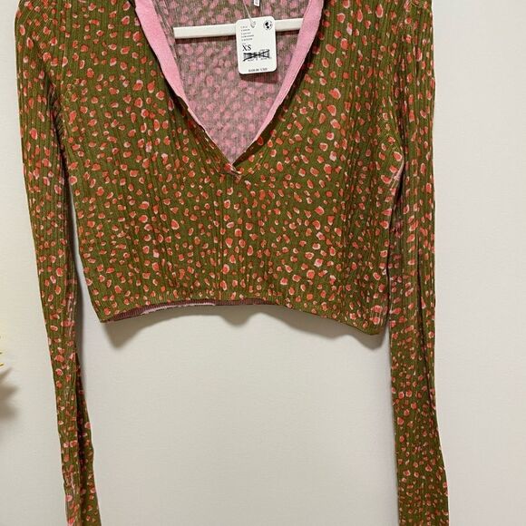 Free People Green Spotted Collared Long Sleeve
Crop - Size XS  NWT - Picture 2 of 6